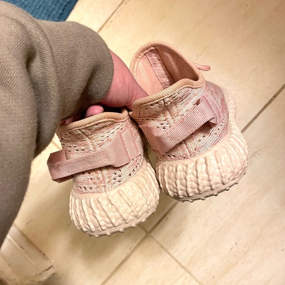 Yeezy Style Shoes , Size 36, Fit 35.5 ~ 36, US 5.5 - Picture 4 of 6
